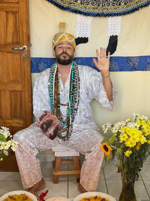 Pai Léo de Oxalá em trabalho na casa