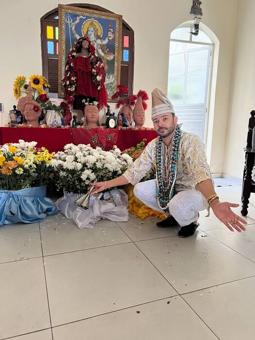 Pai Léo de Oxalá no altar da casa